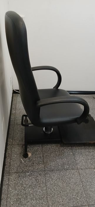 Cadeira de Pedicure com Apoio de Pé