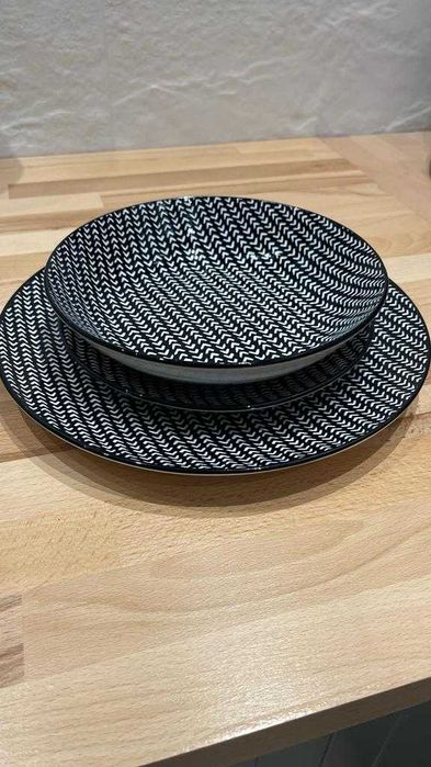 Sprzedam Talerze deserowe, bardzo ładne, nowe, średnica 19cm.