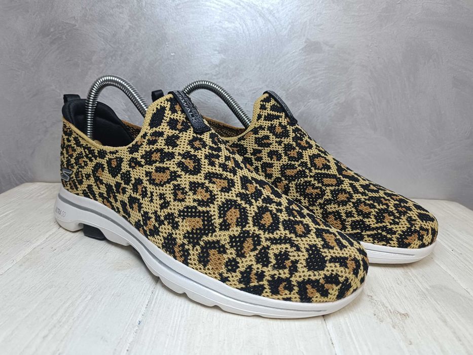 - Skechers Damen Go Walk 5