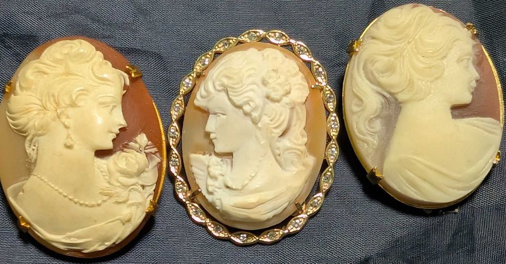 Винтажная брошь камея . ракушка. Диаметр 4см Хорошее состояние