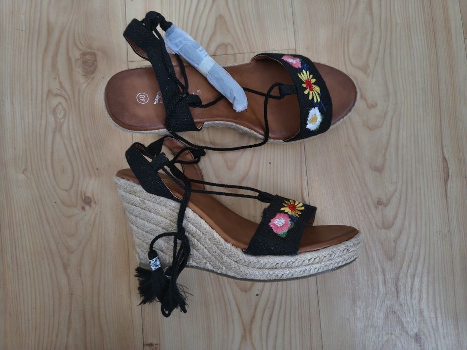 Wiązane sandały espadryle na platformie 40