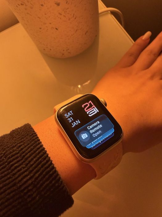 Apple Watch SE 2ª Geração – 40mm GPS (Starlight) + Acessórios