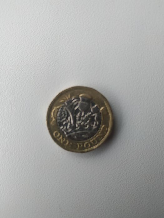 Монета one pound ДД