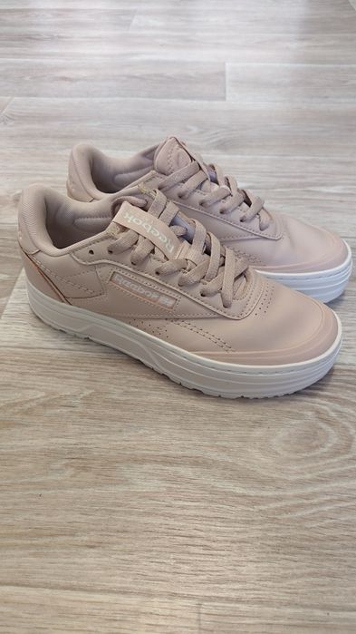 Продам жіночі кросівки Reebok