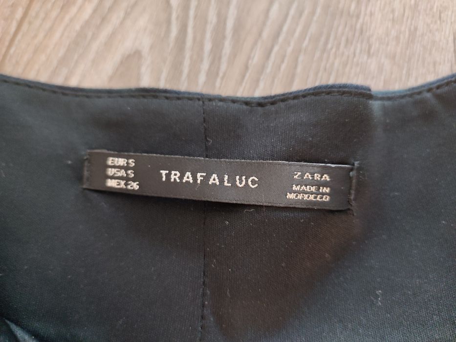 Платье Zara без бретелек, размер S