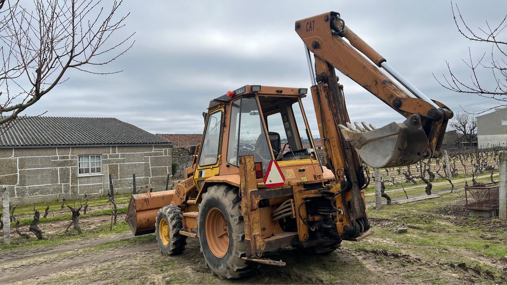 Retroescavadora caterpillar 438