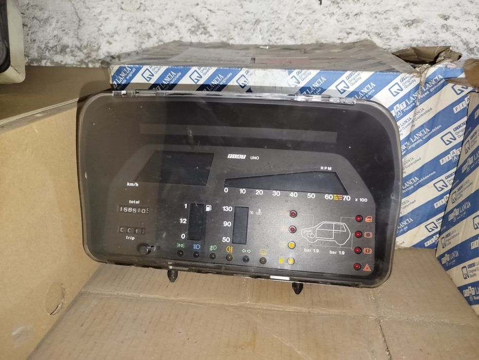 Fiat Uno MK1 zestaw wskaźników licznik digitale