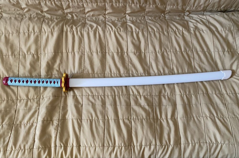 Дерев’яна катана Міцурі з Demon Slayer
