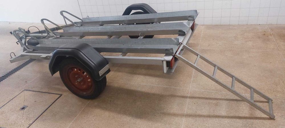 Atrelado para 3 motas - sem matrícula
