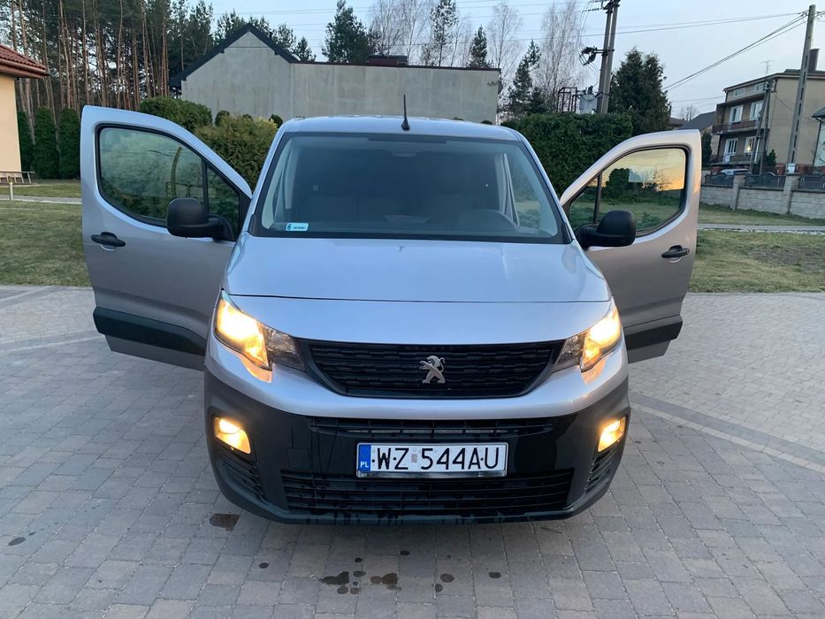Peugeot Partner  Doinwestowany Polski salon 3 osobowy nowe tarcze klocki rozrząd olej