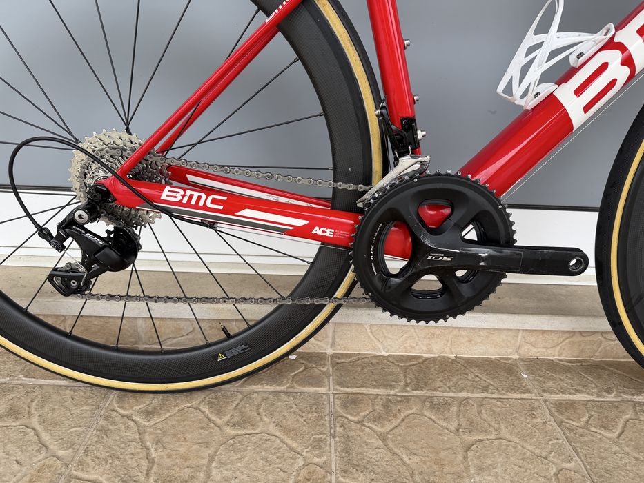 Bicicleta de estrada BMC - rodas em carbono