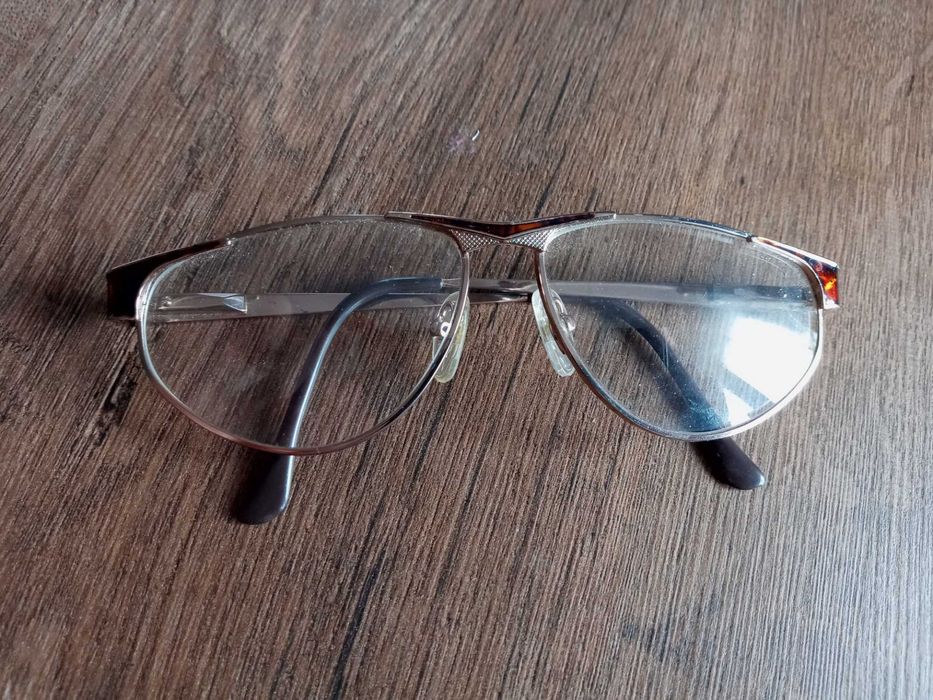 Sprzedam oprawki / okulary korekcyjne z lat 90.