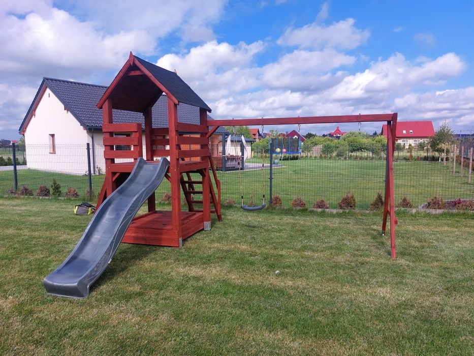 Plac zabaw domek