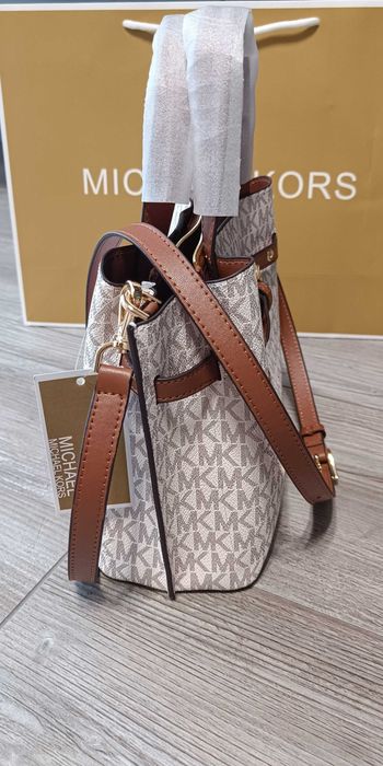 Сумка Michael Kors emilia молочна