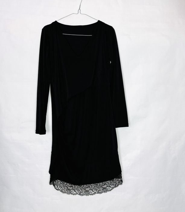 Czarna sukienka z koronkową lamówką M 38