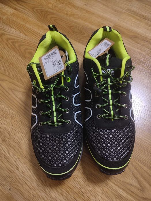 Продам новые кроссовки Avic