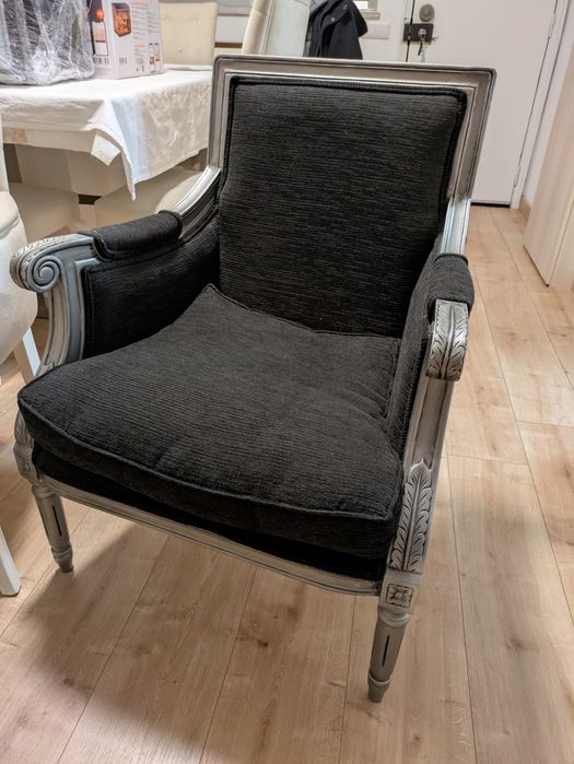 Cadeirão Preto e Prateado - 65cm x 65cm x 85cm - Coimbra