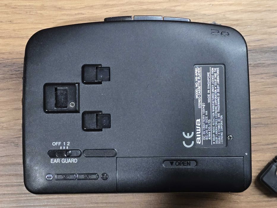 Walkman AIWA HS-AP60 + oryginalne słuchawki + torba (uszkodzony)
