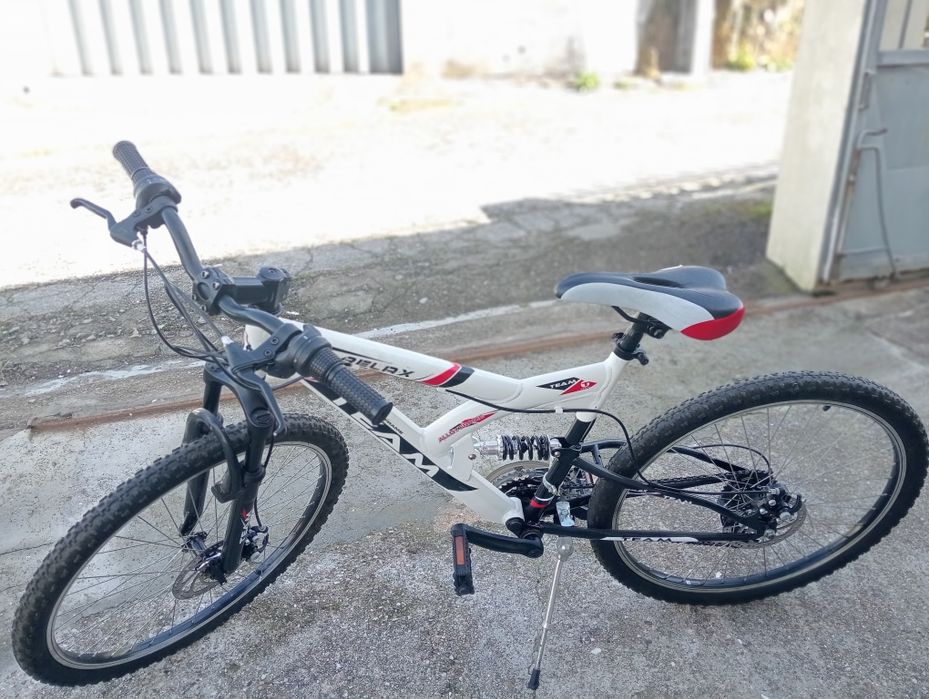 Bicicleta de montanha semi nova