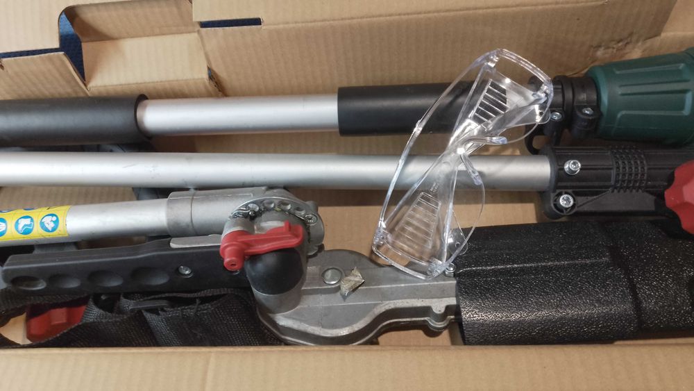 Nożyce do żywopłotu z wysięgnikiem