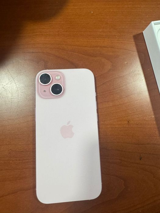 iPhone 15, cor rosa titânico, versão 128 gb.