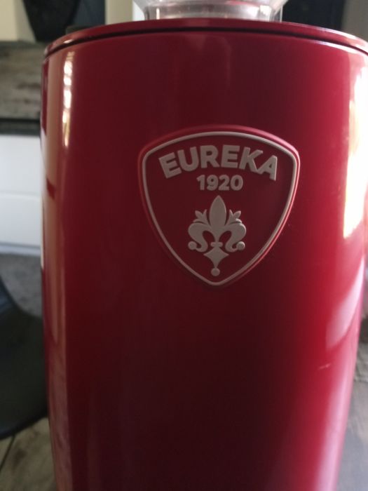 Профессиональная кофемолка. EUREKA.