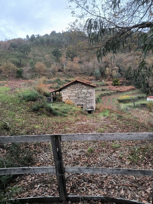 Quinta Rústica à Venda - 1 hectare de terreno. 

Descrição:  
Vende