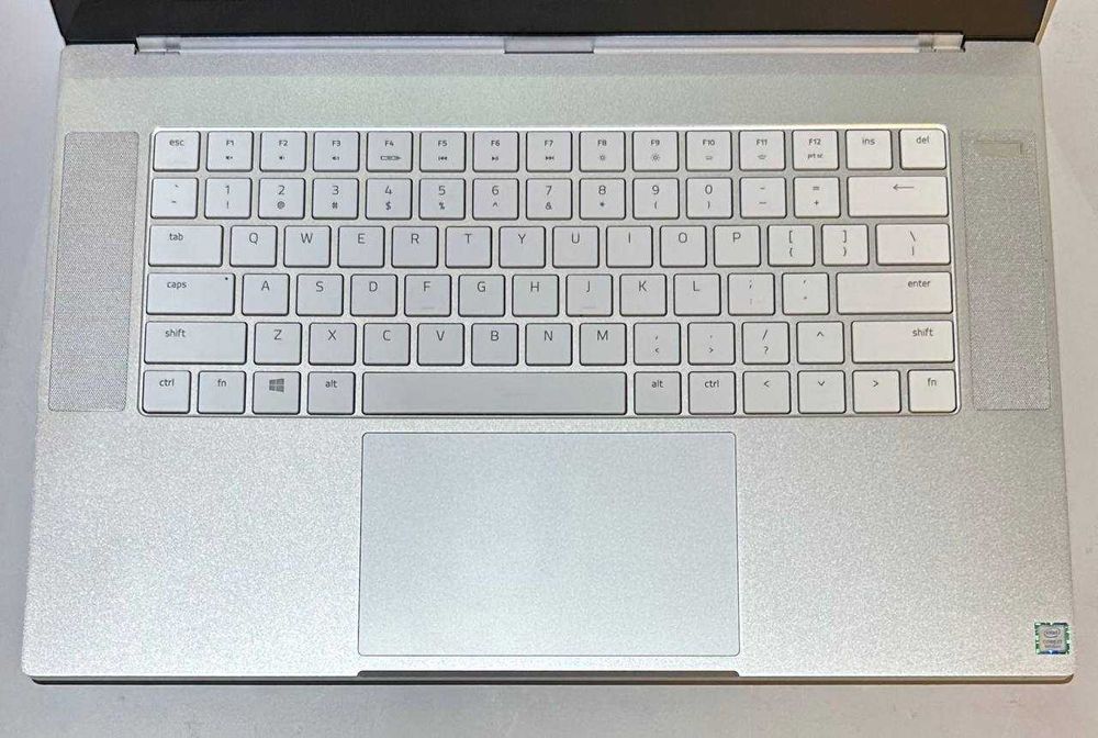 Razer Blade 15/4K TOUCH/i7-9750H/32 GB DDR4/1TB SSD/nVidia RTX 5000