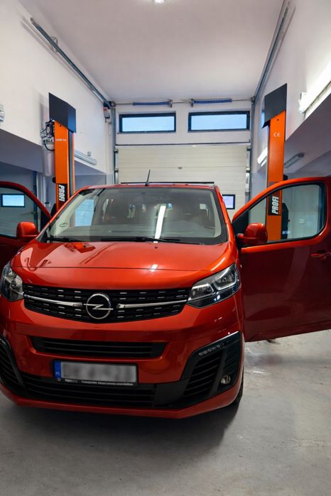 Wypożyczalnia samochodów osobowych, wynajem busa 9 osobowego