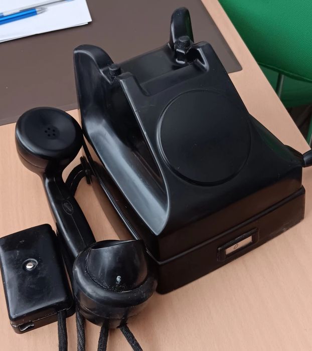 Telefone antigo de manivela