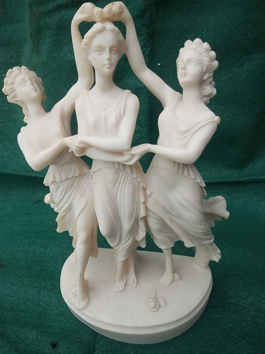 Figura rzeżba Trzy Gracje odlew z żywicy alabaster 23 cm