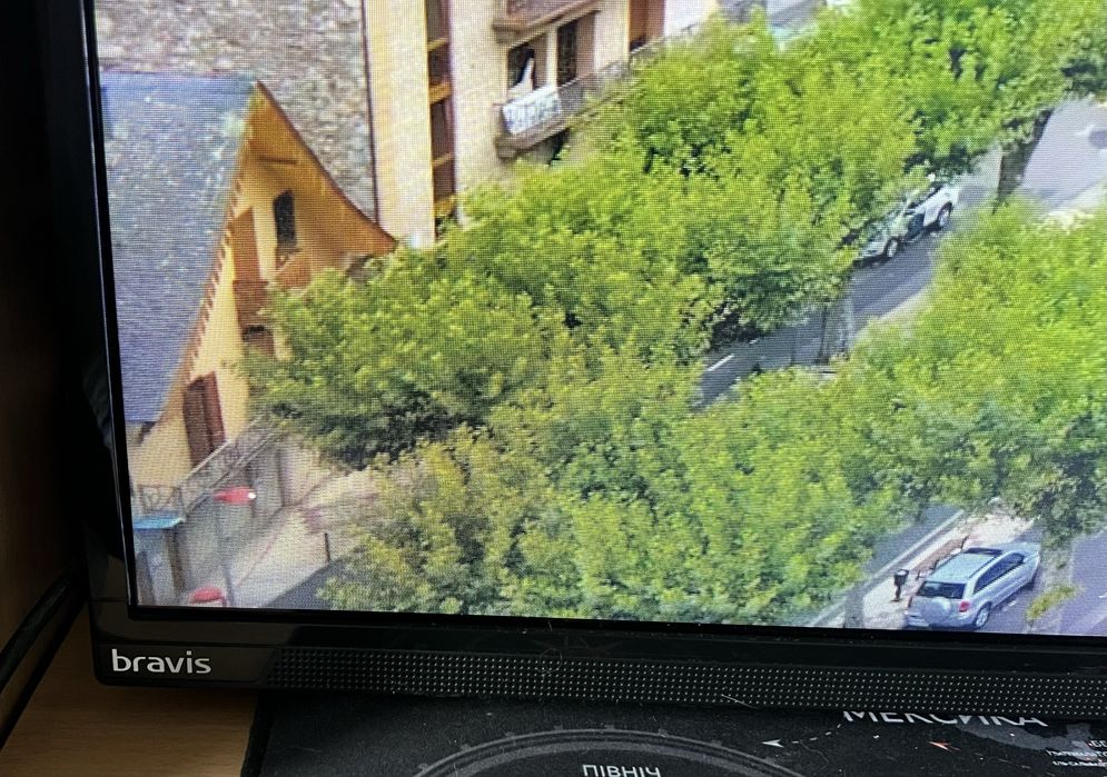 Bravis Led-43E600 +T2