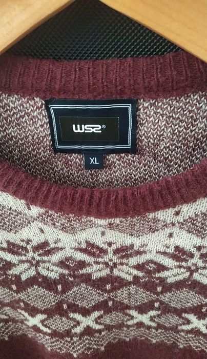 Camisola de malha cor de cereja