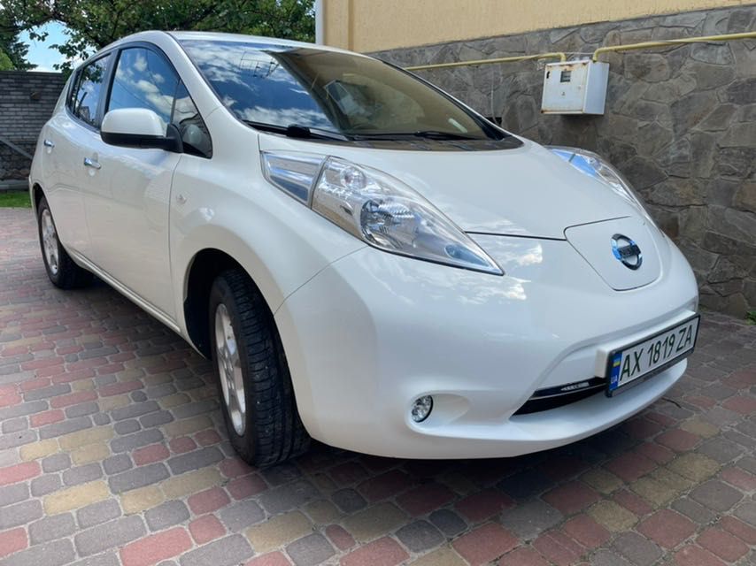 30 kWt SL Європеєць ( не плутайте з американцем ) !!!
Не битий , Не крашений
Батарея 12 ділень
Два оригінальних ключі та зарядка
Запас ходу 160 км
Всі питання та торг лише біля капоту 
Майданчики прохання не турбувати

Пробіг 95 тис. км

VIN: SJNFAAZE0U6054078

Двигун Електро

Ємність аккумулятору 30 kw • Запас ходу 160 km

Коробка передач Автомат

Привід Передній