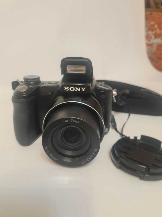 Цифровий фотоапарат SONY Cyber-shot RMT-DSC2