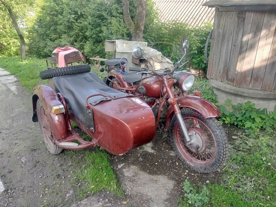 Мотоцикл нова гума з коляскою реставрований на ходу