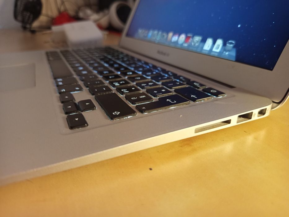 Computador Portátil MacBook Air 13 Com Intel  I5 Bateria até 4 Horas