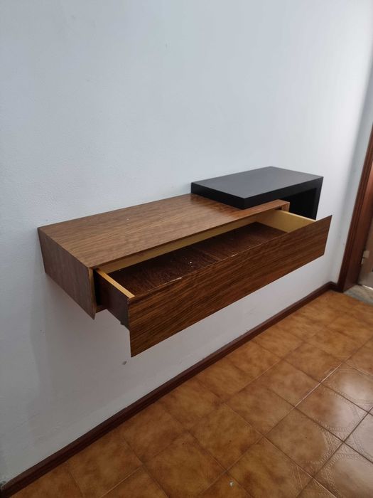 Estante composta para Tv ou arrumação.