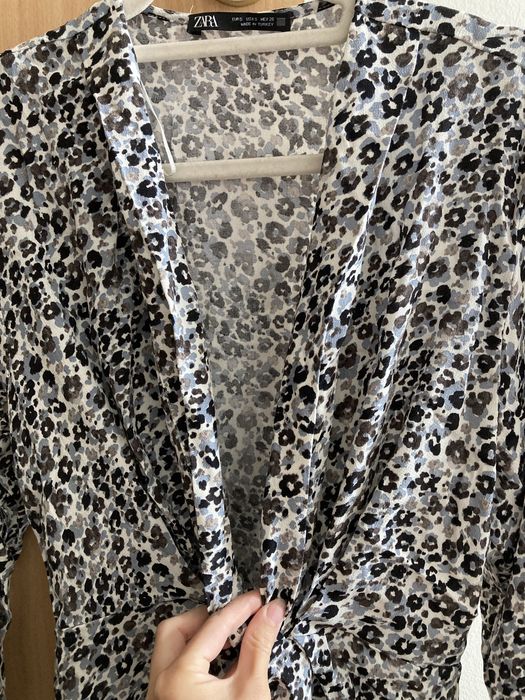 Sukienka mini z kopertowym dekoltem ZARA