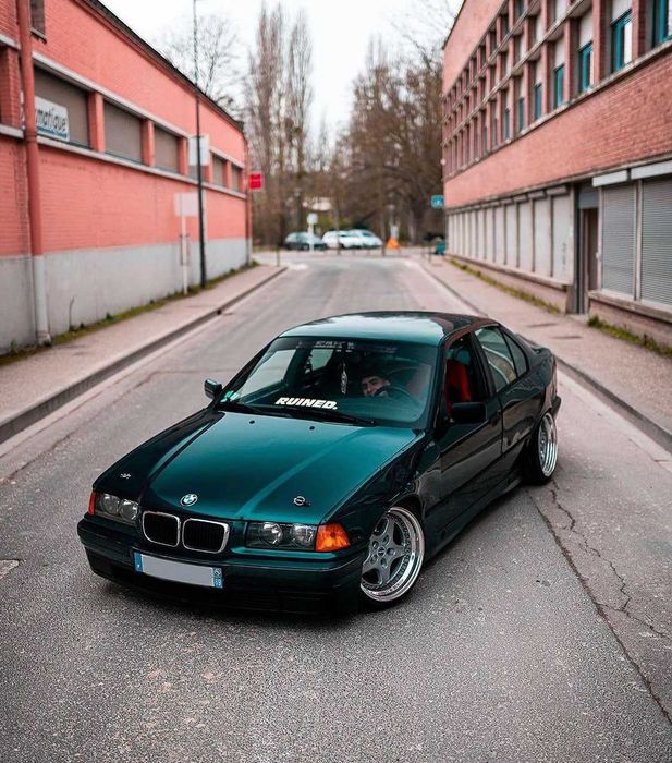 Felony BMW 3 E36 SEDAN 6 elementów Wycięcia na Klamki podkład