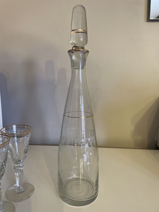 Licoreira e copos de licor
