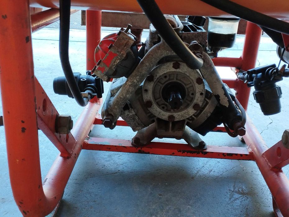 Pulverizador  / atomizador marca Rocha de 500 litros com barras