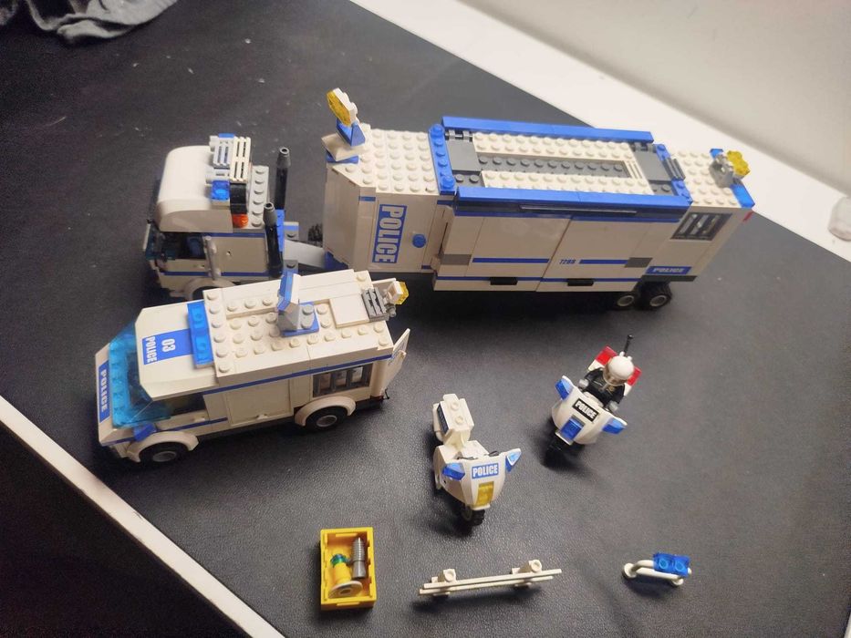 Lote LEGO City Polícia - Camião Unidade Móvel (7288) + Extras