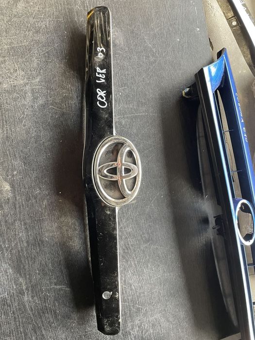Grill Toyota Corolla Verso 03r.