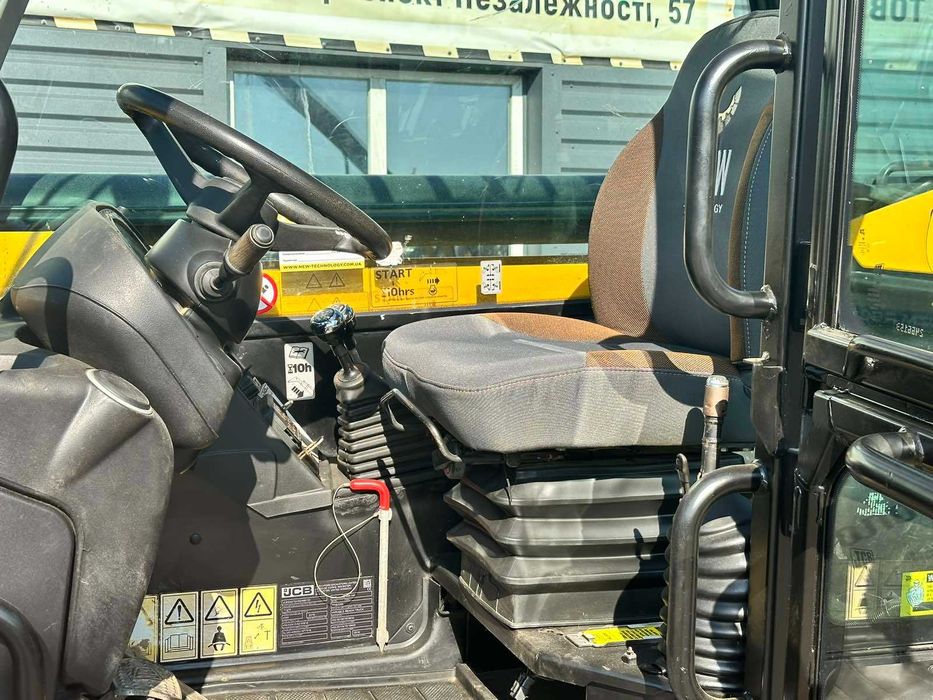 Продаж спецтехніка Навантажувач телескопічний JCB 540-140