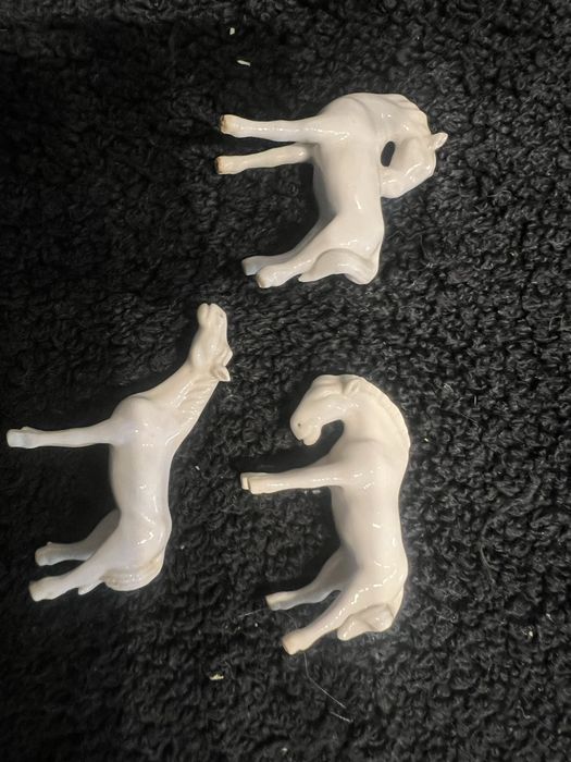 Conjunto de 7 Cavalos em Porcelana Branca Chinesa Dinastia   Tang XIX