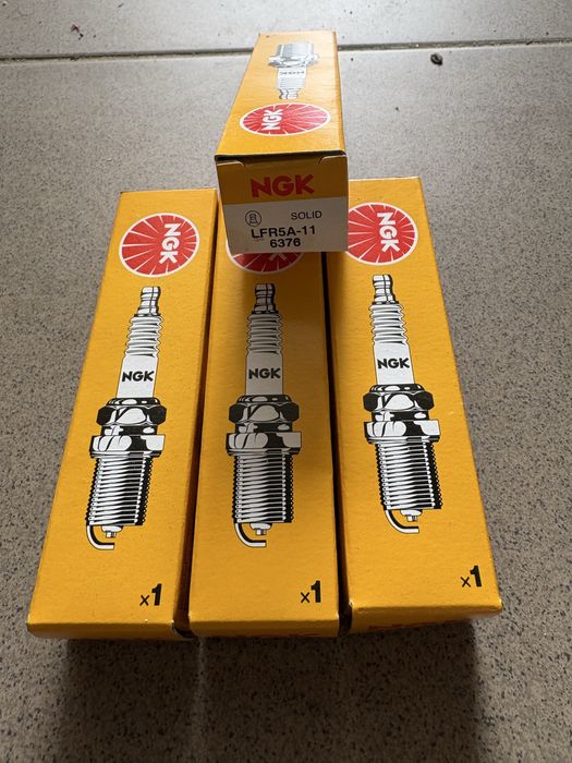 Świece zaplonowe NGK LFR5A-11 nowe