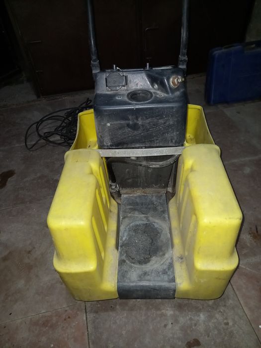 KARCHER пелосос мийка.