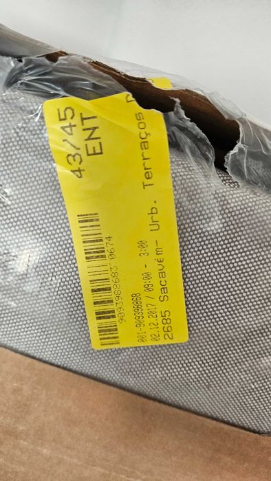Sofá de 2 lugares IKEA (KIVIK) + 2 capas novas + Apoio para os pés com arrumação