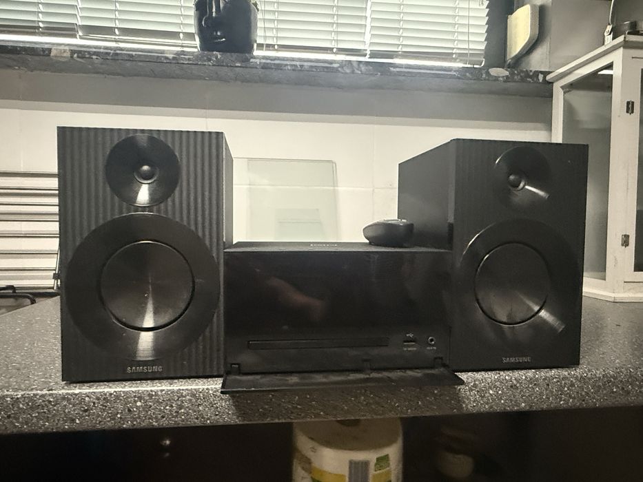 Samsung MM-J320 – wieża stereo Bluetooth, CD, USB, Radio FM